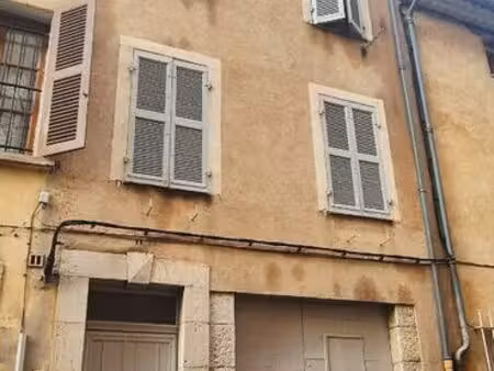 immeuble 3 pièces 72 m²