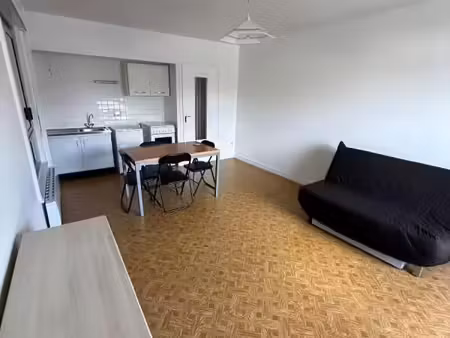 studio 1 pièce 28 m²