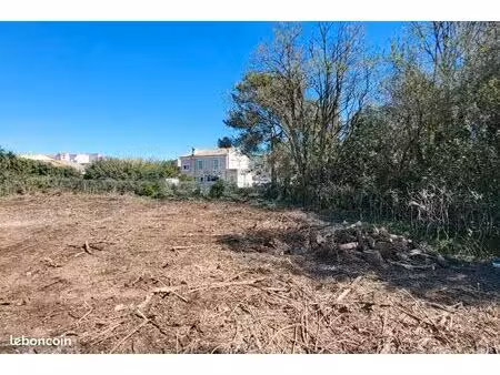 terrain 270 m² la crau