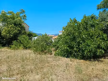 terrain 407 m² la crau