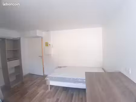 studio 1 pièce 19 m²