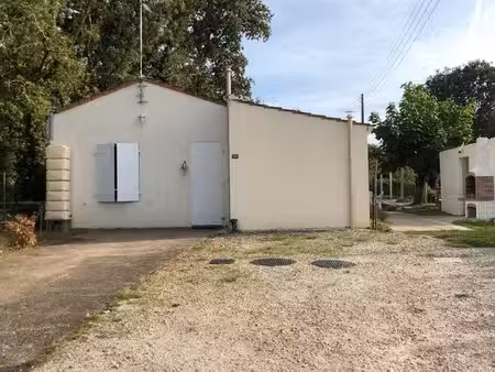 petite maison avec terrain et véranda