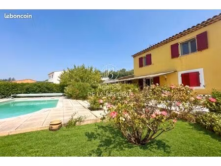 villa 5 pièces 120 m²