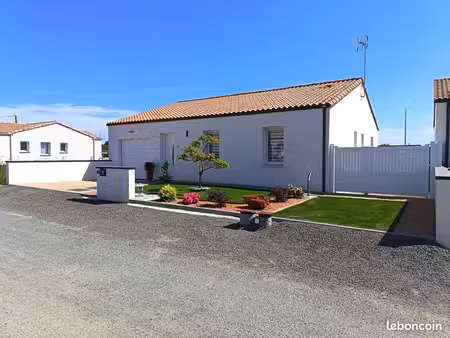 maison neuve avec piscine