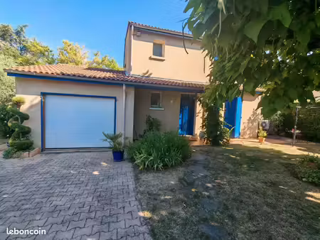 maison familiale t4 de 100 m² avec garage et dépendances