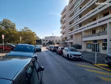 a louer local commercial a la rode + parking