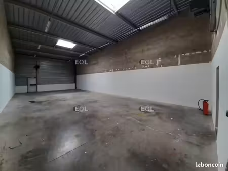 local d'activité 279 m²