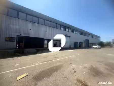 local commercial 2 450 m²