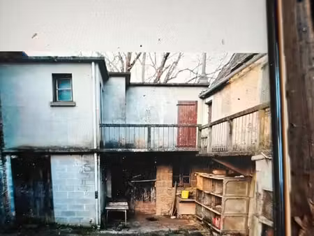 ancien corps de ferme en pierre avec dépendances et terrain■ancien corps de ferme en pierr