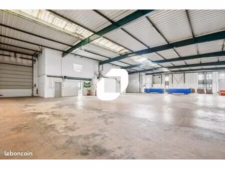 local bureaux 734 m²