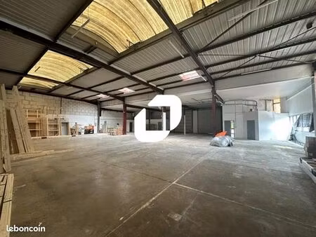 local d'activité 569 m²