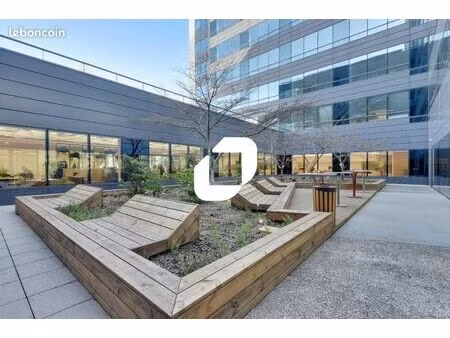 bureau 4 049 m²