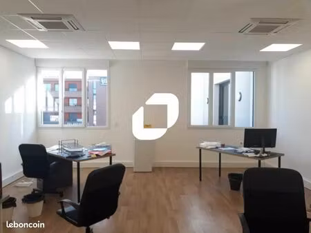 bureau 80 m²