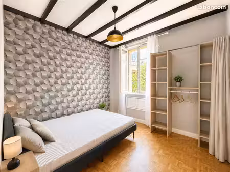 magnifique triplex - 2 ch idealement situe - 500m de paris