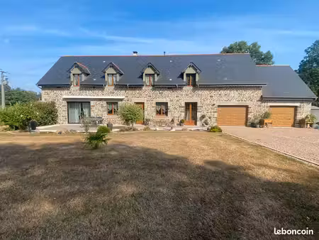 a vendre maison avec batiments et terrain