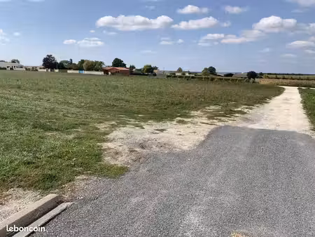 terrain à bâtir de 381 m2 au prix de 49900 à grezac (17)