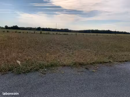 terrain à bâtir de 703 m2 au prix de 20739 à juicq (17)