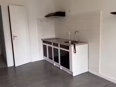 à louer – cozes centre-ville – t2 meublé – 30m² – disponible immédiatement