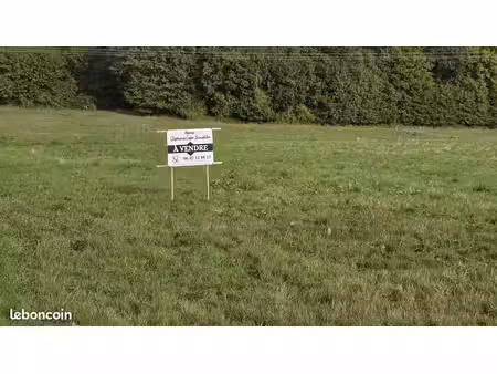 terrain 738 m² les essards