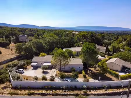 villa provençale de plain-pied de 198 m² sur 2 553 m² dans une résidence privée sécurisée 