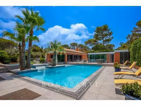 mougins villa de plain pieds dans un domaine à 1o minutes du bord de mer