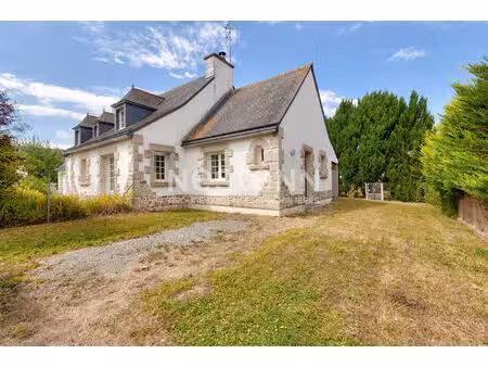 a vendre au bourg d'yffiniac maison avec 3 chambre et un appartement t2 169m²!!!!
