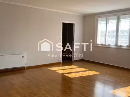 t3 lumineux de 85 m² à sablé-sur-sarthe !