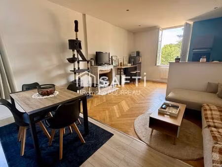 magnifique appartement lumineux dans domaine de caractère.