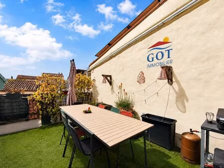 claira - maison de village avec cour privée et terrasse sans vis-à-vis