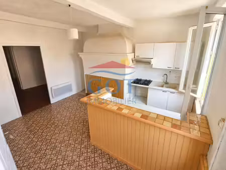 maison de ville à claira - 115 41 m² utiles avec cour et vaste grenier