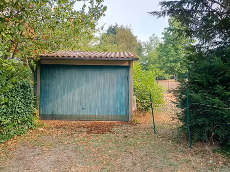 terrain de 1117 m2 en plein coeur de bourganeuf avec garage e