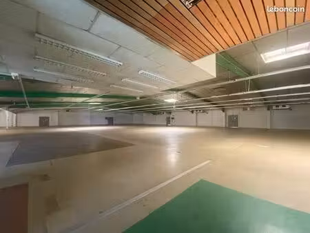 local commercial 4250 m² ussel