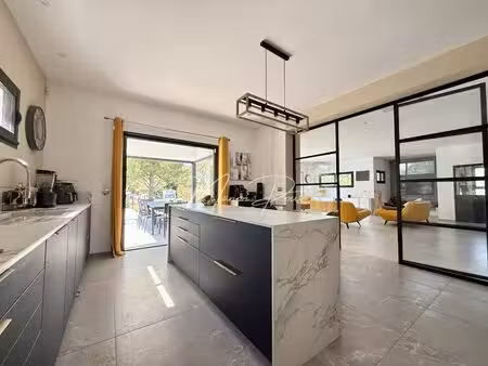 villa contemporaine de standing - 203 m² - piscine à débordement - garage de plus de 50 m²