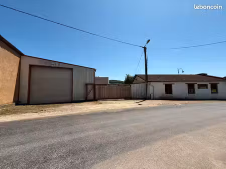 bâtiment 300 m²