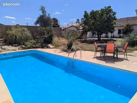 maison de caractère avec piscine  3 suites  andilly (sérigny)