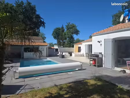 maison 6 pièces 222 m²