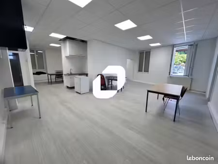 bureau 375 m²