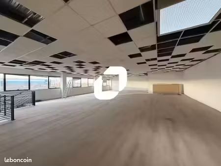 bureau 217 m²