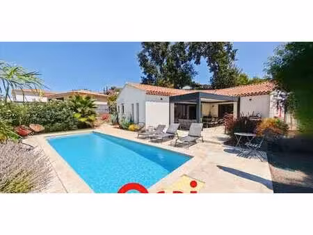 villa avec piscine et terrasse le castellet (83)