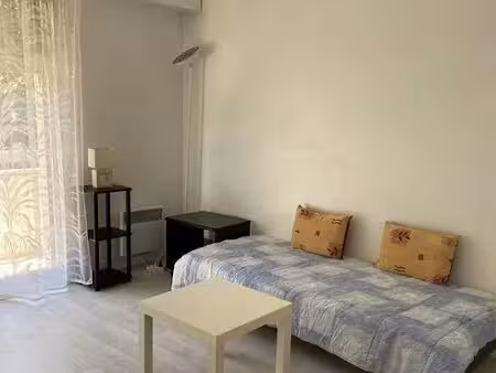 location meublée appartement 1 pièce 24 m² à clamart (92140)  780 €