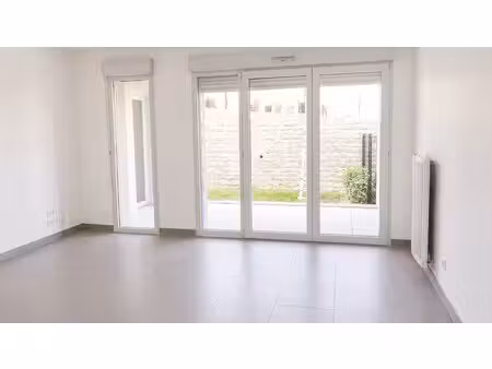 t2 avec balcon et parking à montpellier