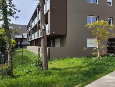 grand 2 pièces avec parking