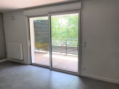 t2 avec balcon et parking à toulouse