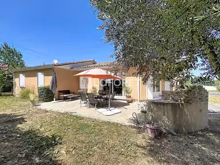 maison  3 chambres et garage.