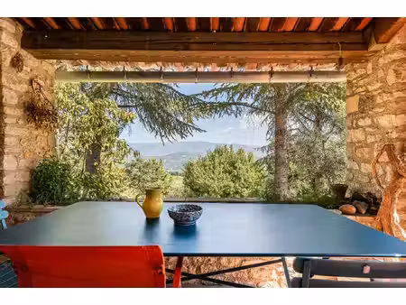 saignon  une vue suspendue entre ciel et luberon