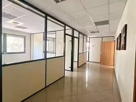 location bureaux et commerces à vitrolles (13127) : à louer / 92m² vitrolles