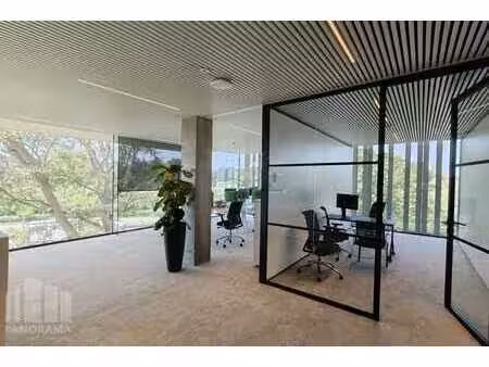 440 m² high-end kantoren op toplocatie langs de e40 te oo...