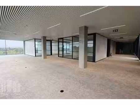 444 m² high-end kantoren op toplocatie langs de e40 te oo...