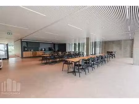 584 m² high-end kantoren op toplocatie langs de e40 te oo...