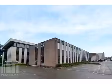 bureaux et espace de stockage à louer à proximité de l’aé...